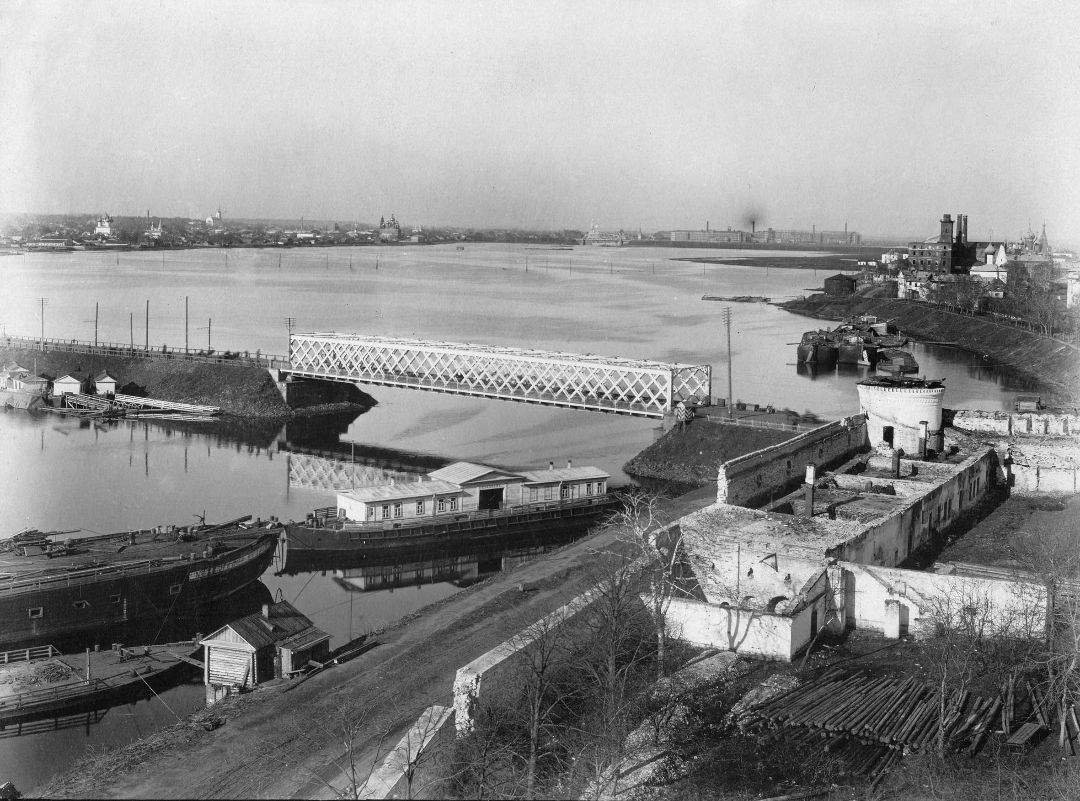 Вид на мост через реку Которосль в Ярославле. 1920-е гг.