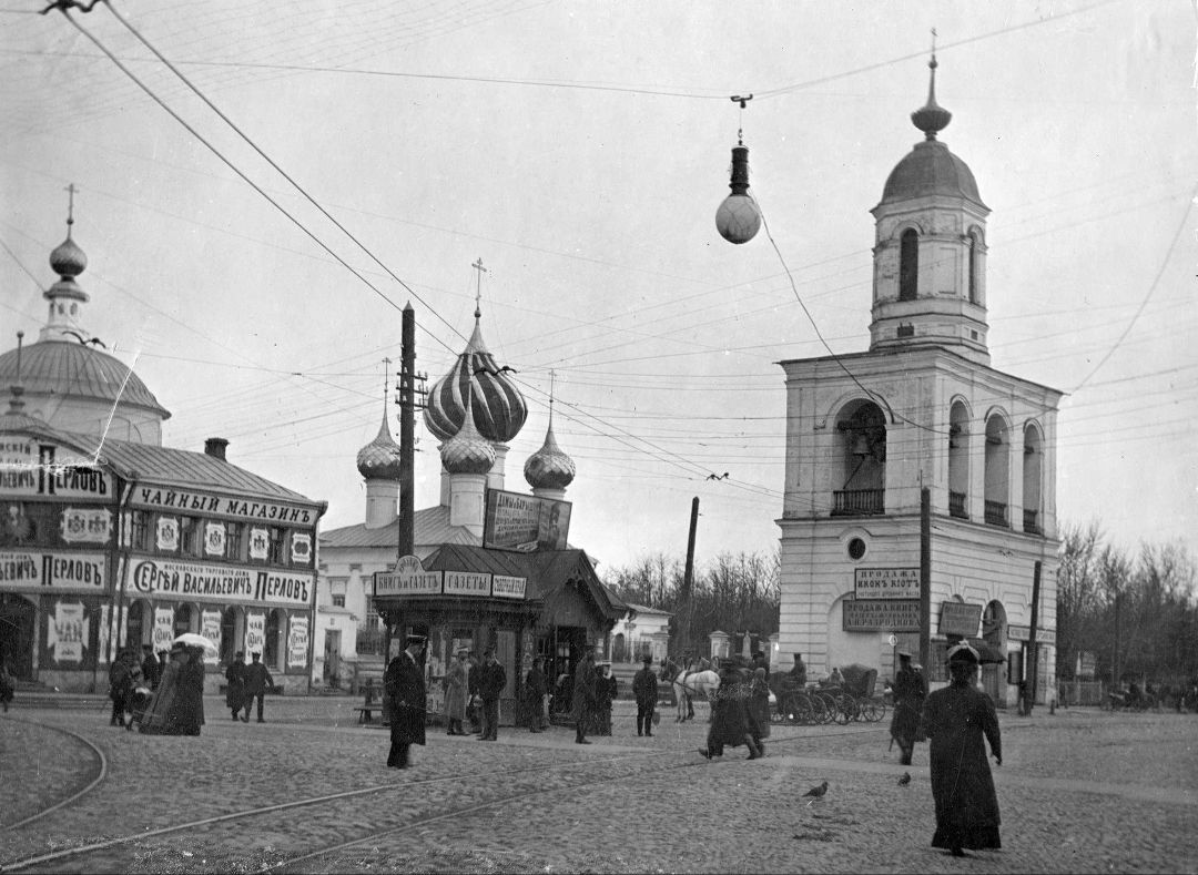 Власьевская церковь и колокольня  (располагалась рядом с площадью им. Ф. Волкова). Начало XX в.