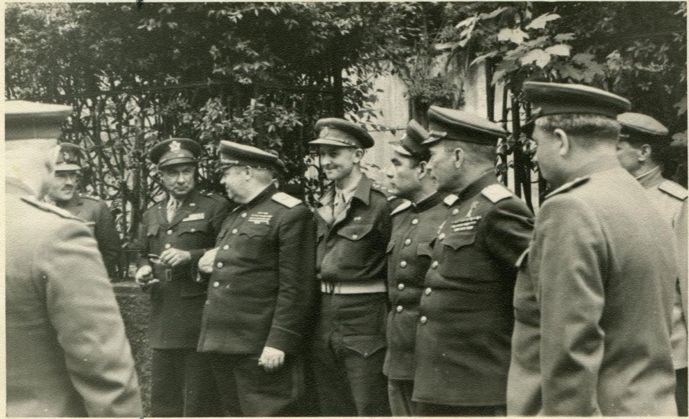 Встреча маршала Советского Союза Ф.И.Толбухина с союзниками в г. Грац Австрия. Май 1945 г.